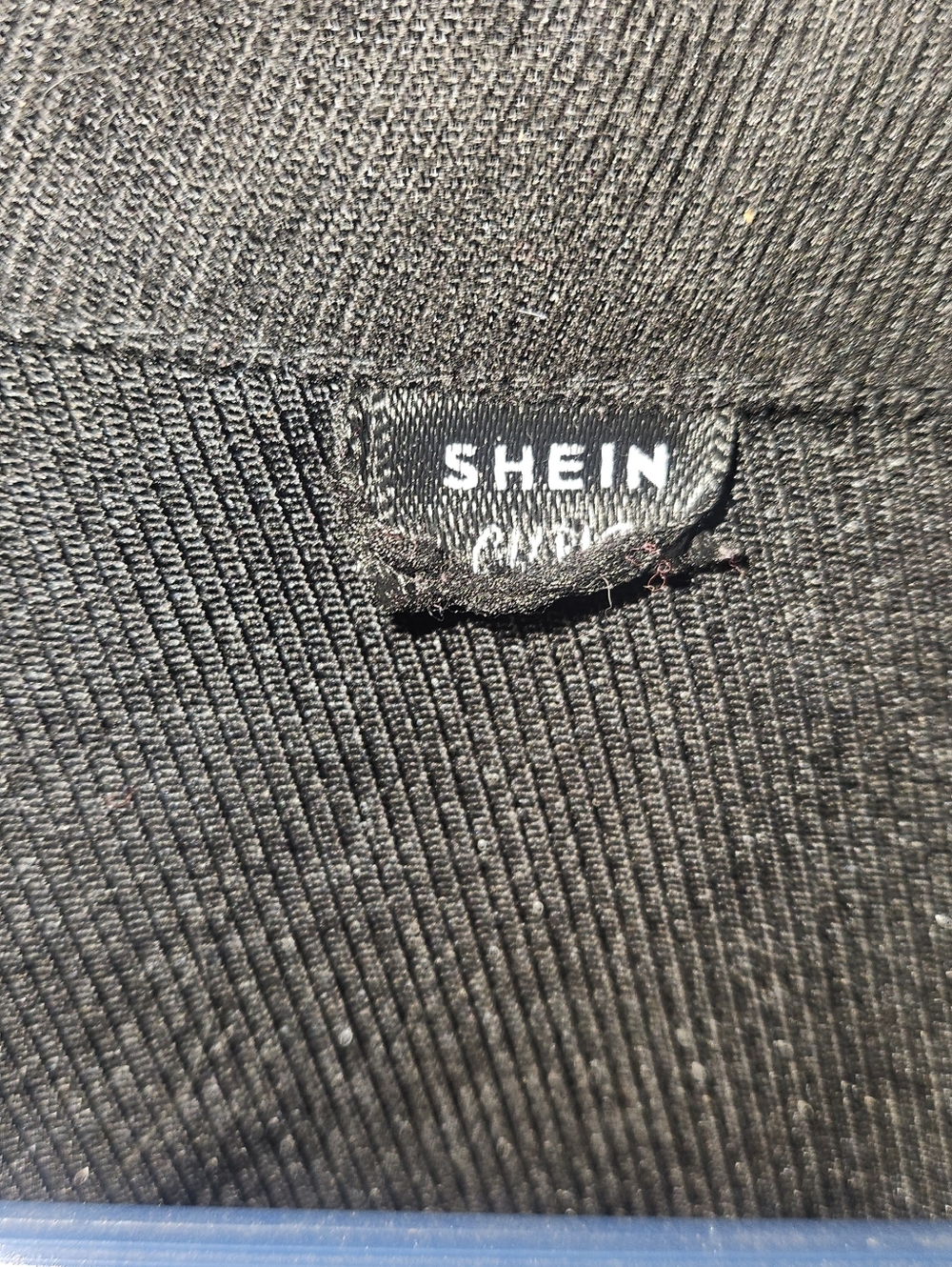 2x Button Down - Picture 3 of 3